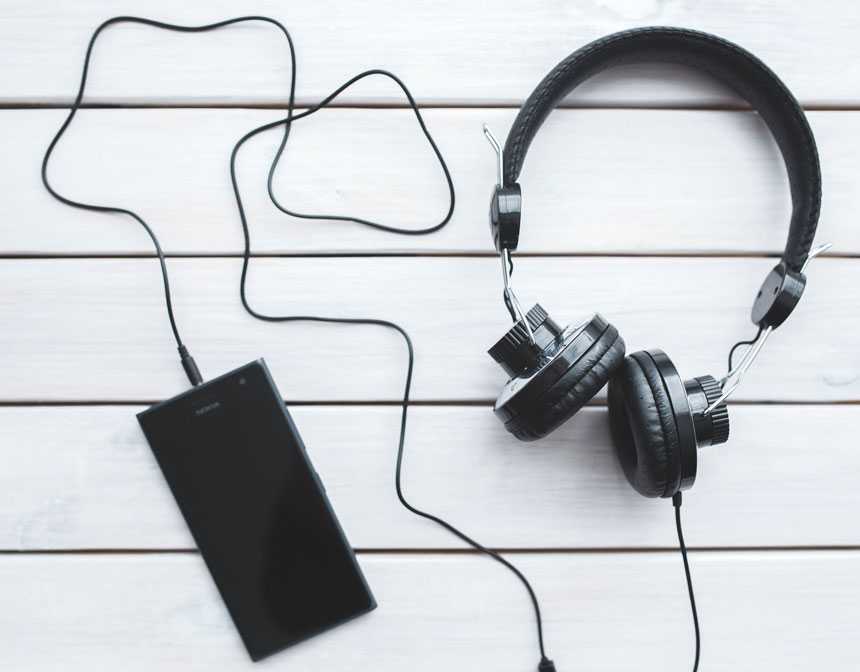 Black headphones with black smartphone