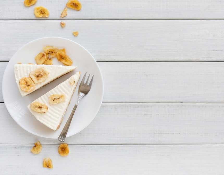 Cream banana cake