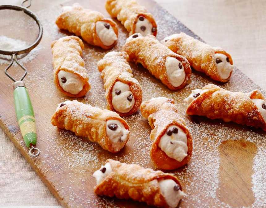Homemade cannoli