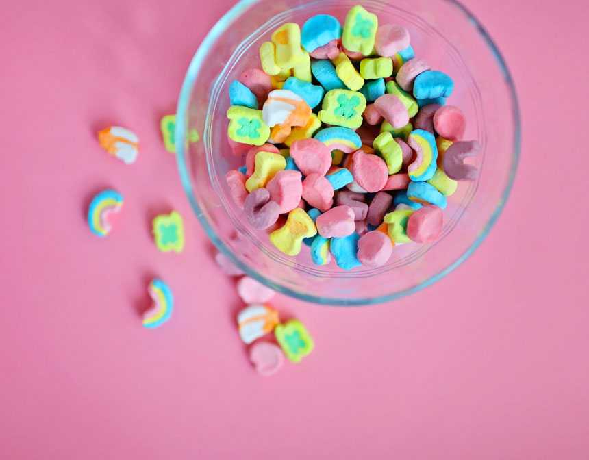 Marshmallows in a bowl on pink background